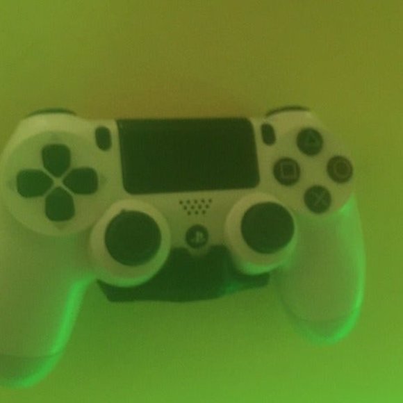 Sony PlayStation 4 Controller Wall Mount Durable Sleek Build PS4 Gamepad Hanger - Picture 7 of 8